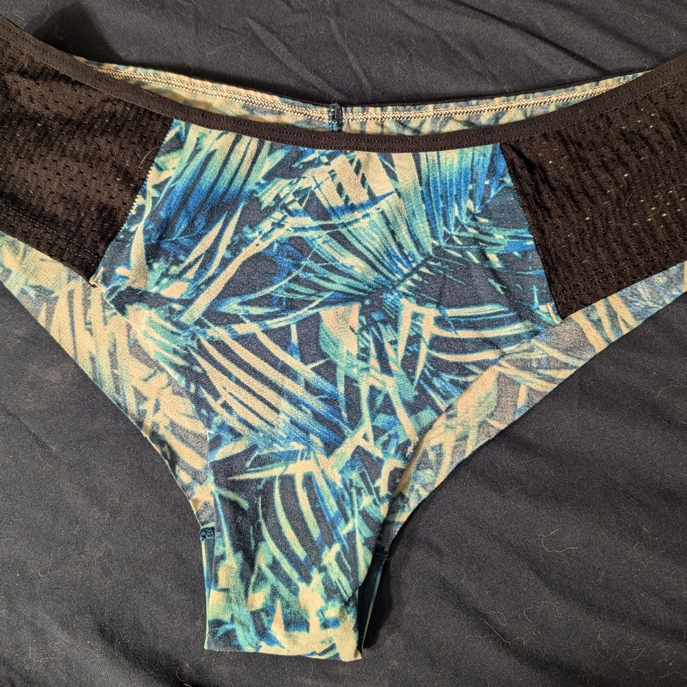 Cute Vintage Victoria's Secret Hipster Panties in tropical frsigy